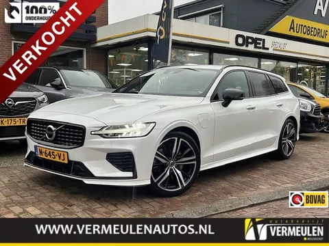 VOLVO V60 T6 Plug-in Hybrid 340PK AWD R-Design Automaat + 19"/ Navi/ Clima/ CarPlay/ Ad.Cruise/ H&K/ Winterpakket/ Full-LED/ Camera/ Trekhaak/ SOH95,6%/ NL auto
