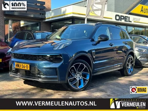 LYNK & CO 01 261PK Plug-in Hybrid Automaat Black Edition + 20''/ Navi/ Clima/ Ad.Cruise/ Panorama/ Camera/ Winterpakket/ Full-LED/ Infinity/ NL auto